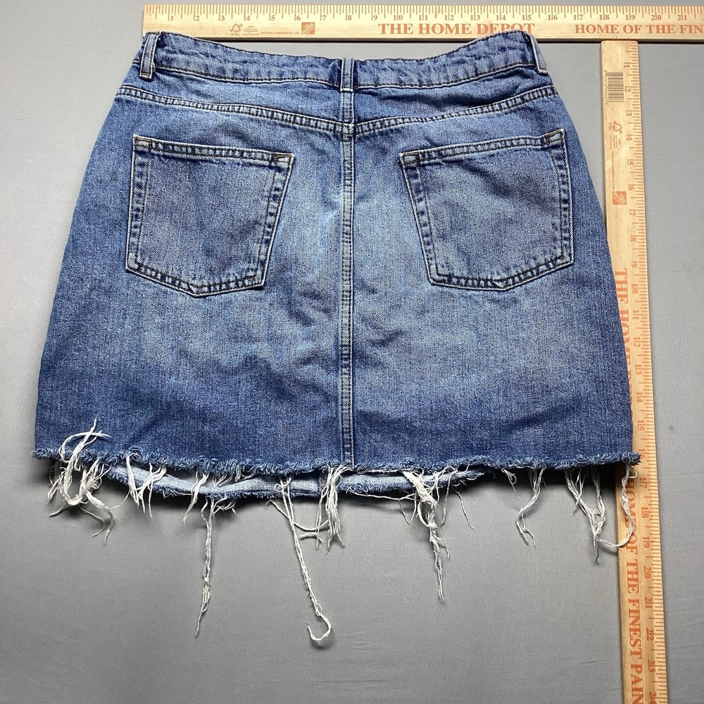 Topshop MOTO Distressed Denim Mini Skirt Womens Size 10 Medium Wash Frayed Hem - Picture 3 of 4
